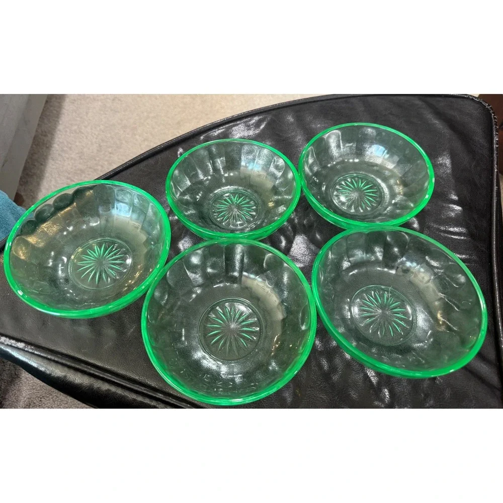 Vintage Green Uranium Glass Berry Bowls Set of 5 Starburst Pattern‎ UV Reactive